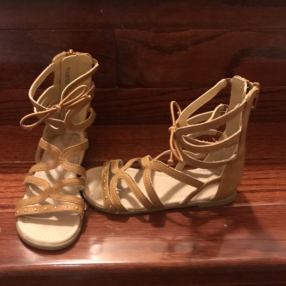 *SOLD* Little Girls Children’s Place gladiator sandals- Sz 10